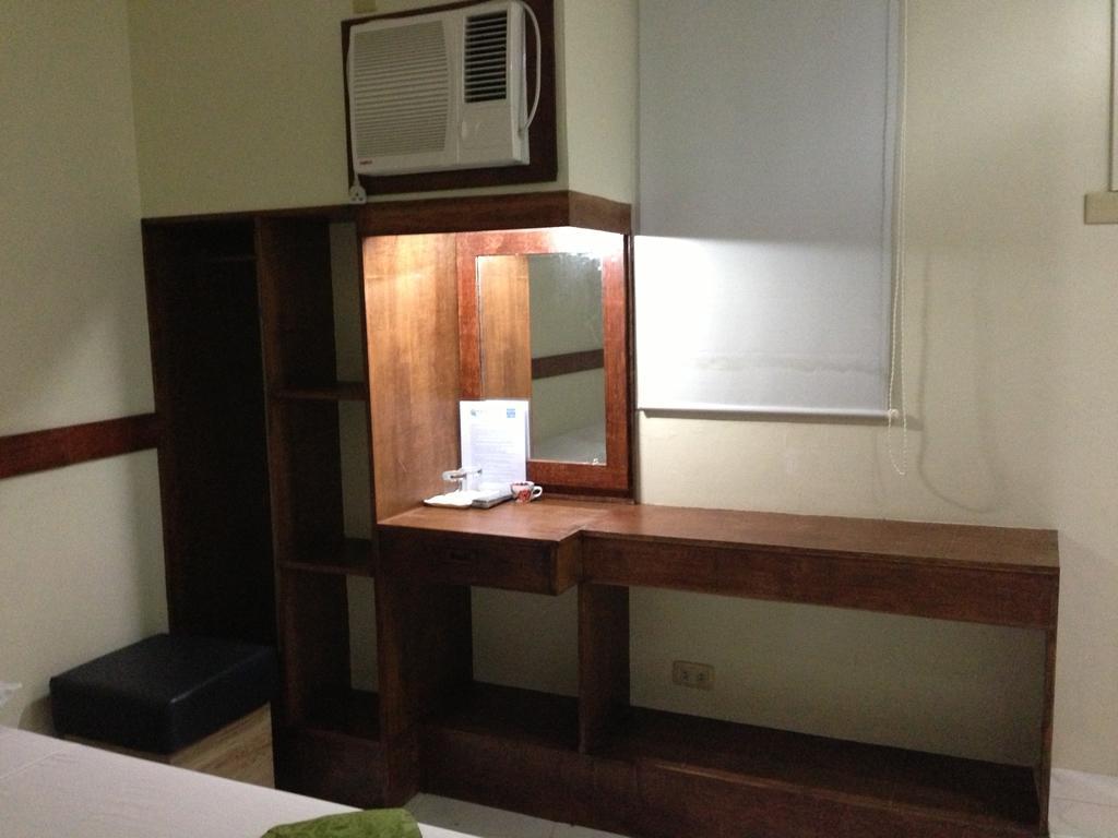 Qm Pension House Тагбиларан Номер фото