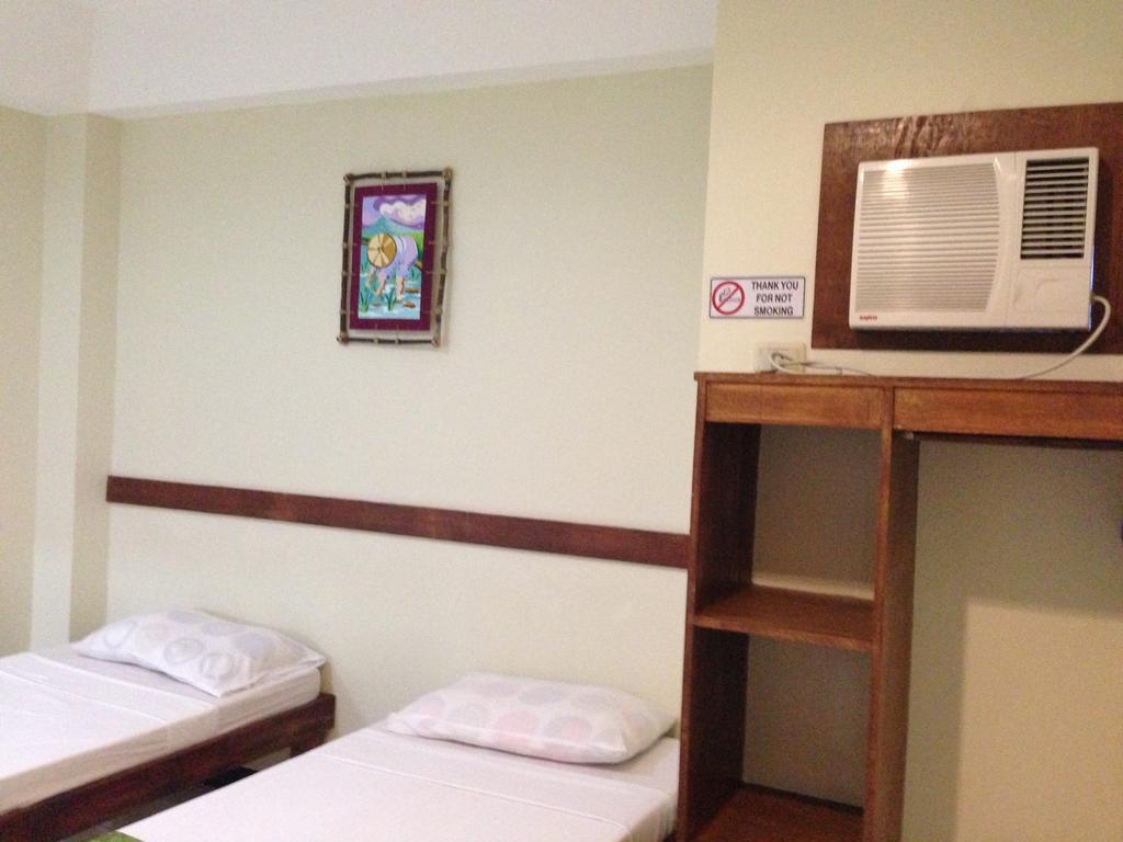 Qm Pension House Тагбиларан Номер фото